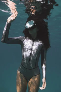 Lotte Springsuit – Silver 2mm